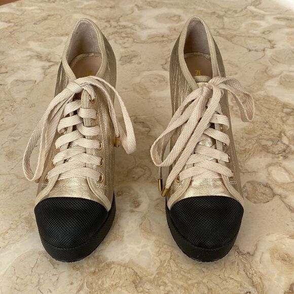 L.A.M.B Denver Gwen Stefani Gold Monogram Leather Platform Sneakers - Picture 3 of 16